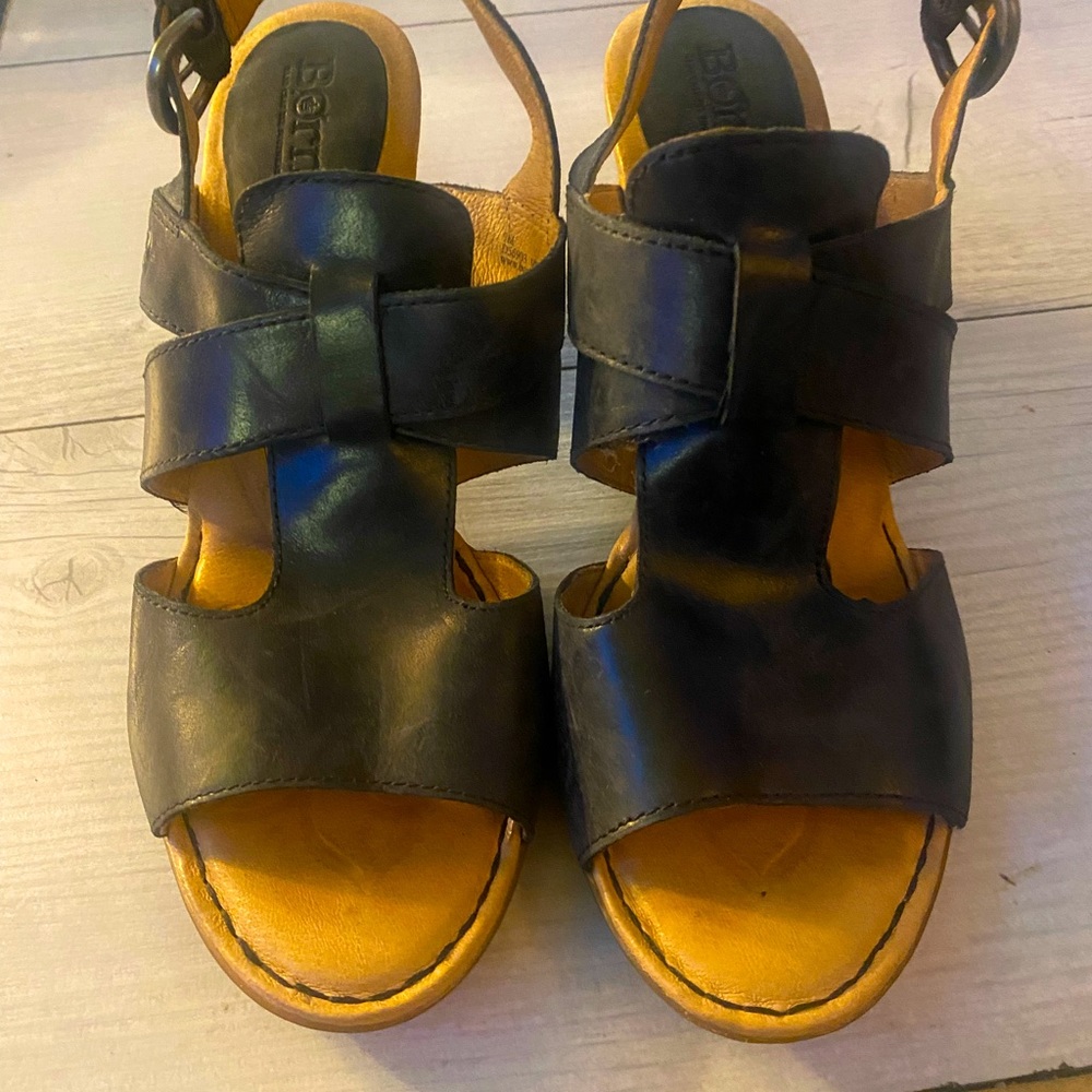 Born sandals